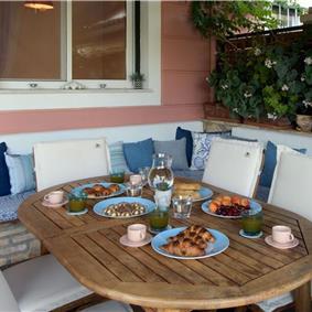 3 bedroom villa with pool and sea views in Barbati, Corfu, sleeps 8